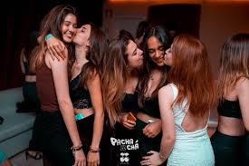 bares-para-ligar-barcelona-clubs-conocer-chicas-guía-citas