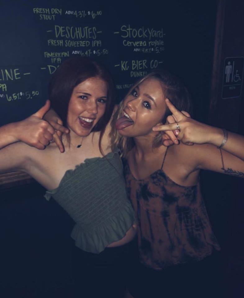 Las chicas cerca de ti vida nocturna de Kansas City conectan bares Westport