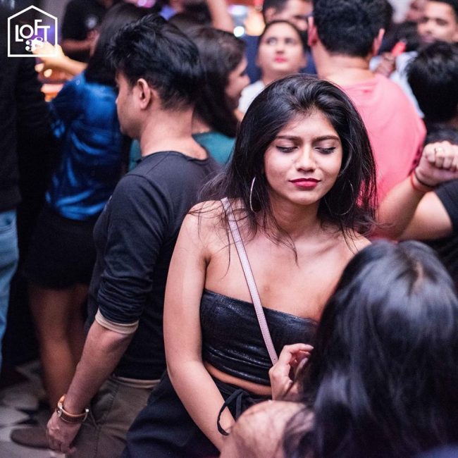 Chicas cerca de ti Bangalore vida nocturna enganchar bares