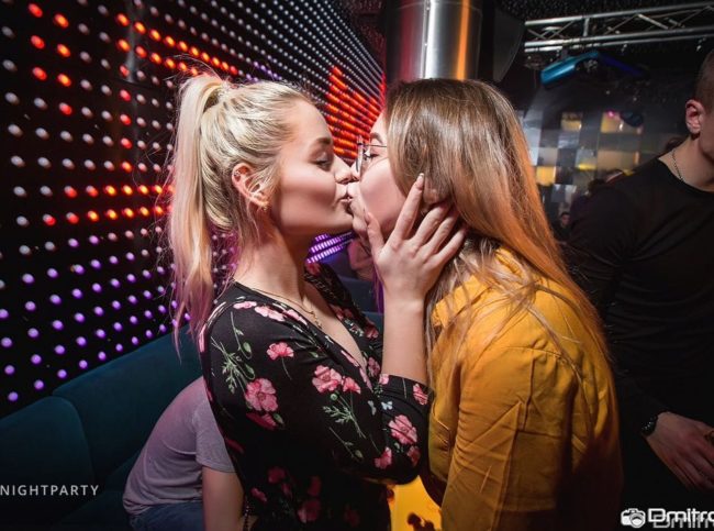 Solteros vida nocturna Kaliningrado conocer chicas echar un polvo