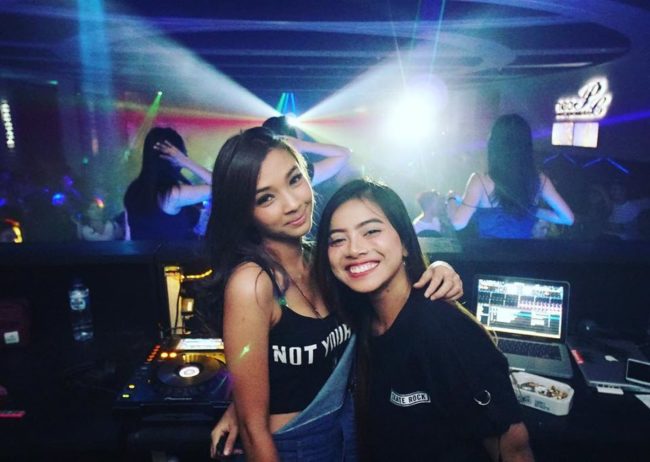 Chicas cerca de ti Palembang vida nocturna enganchar bares
